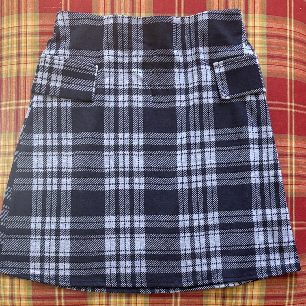 Gilli Navy and White Plaid A-Line Skirt size Small